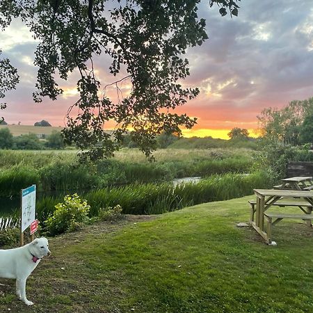 The Bell Inn Salisbury Ngoại thất bức ảnh