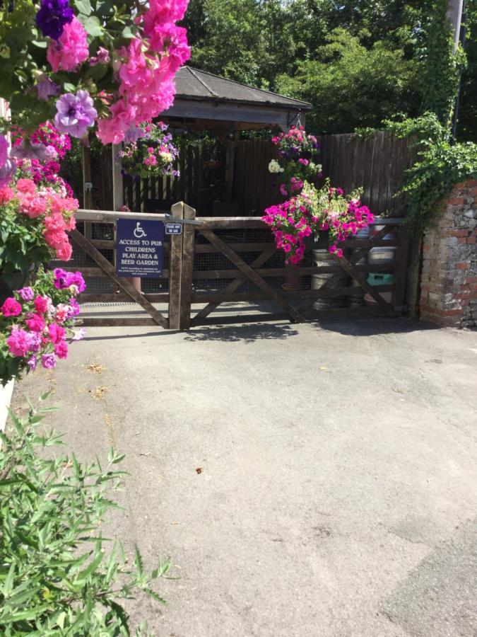The Bell Inn Salisbury Ngoại thất bức ảnh
