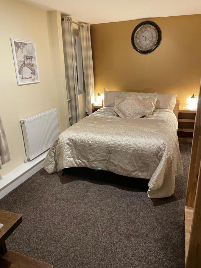 The Bell Inn Salisbury Ngoại thất bức ảnh