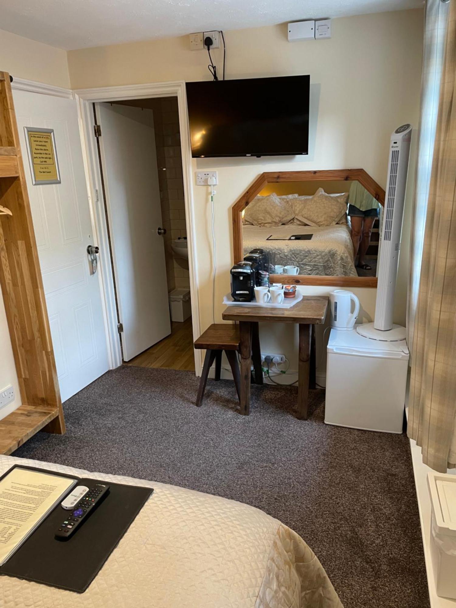 The Bell Inn Salisbury Ngoại thất bức ảnh
