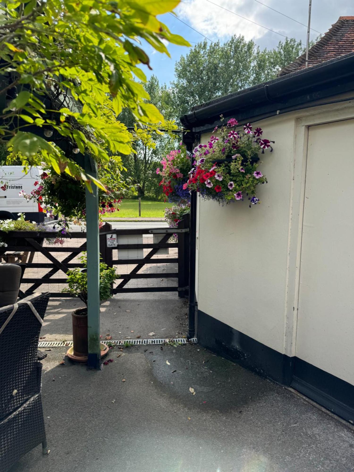 The Bell Inn Salisbury Ngoại thất bức ảnh